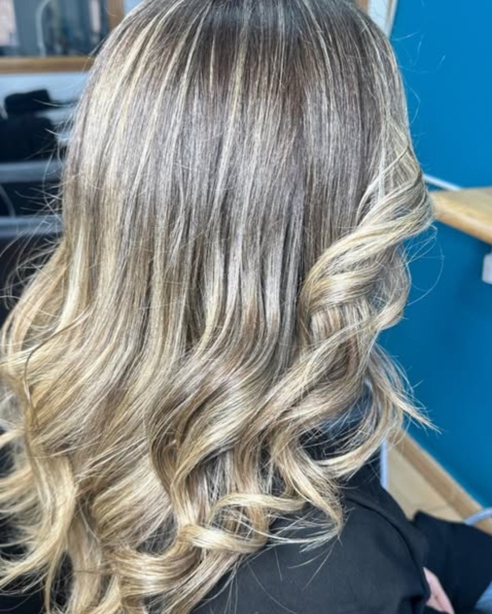 Cabello con brillo y movimiento tras un tratamiento de spa capilar